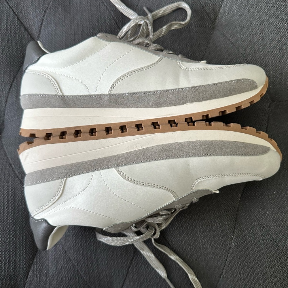 Universal Threads women’s sneakers, size 7 1/2 - Picture 3 of 6